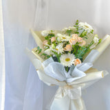 Designer's Choice Sweetheart’s Gerbera Fresh Bouquet (Random Color)