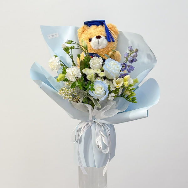 (Graduation Special) Designer's Choice Fresh Flowers Bouquet w/ Large Graduation Bear