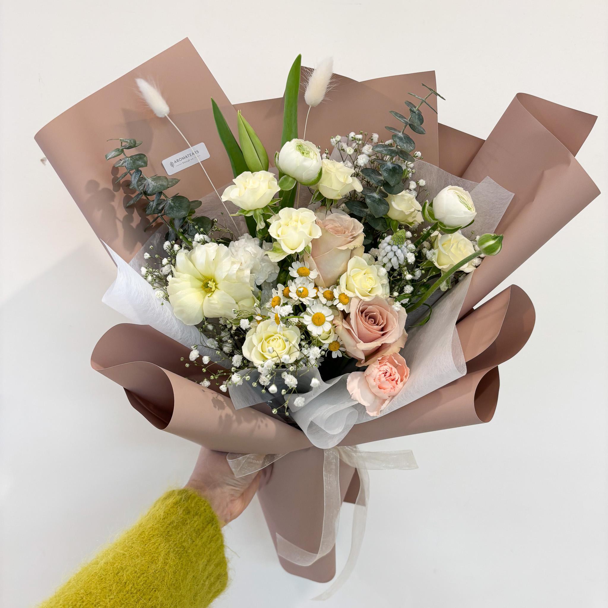 Champagne - Designer's Choice Fresh Bouquet - Aromatears flower Designer Choice