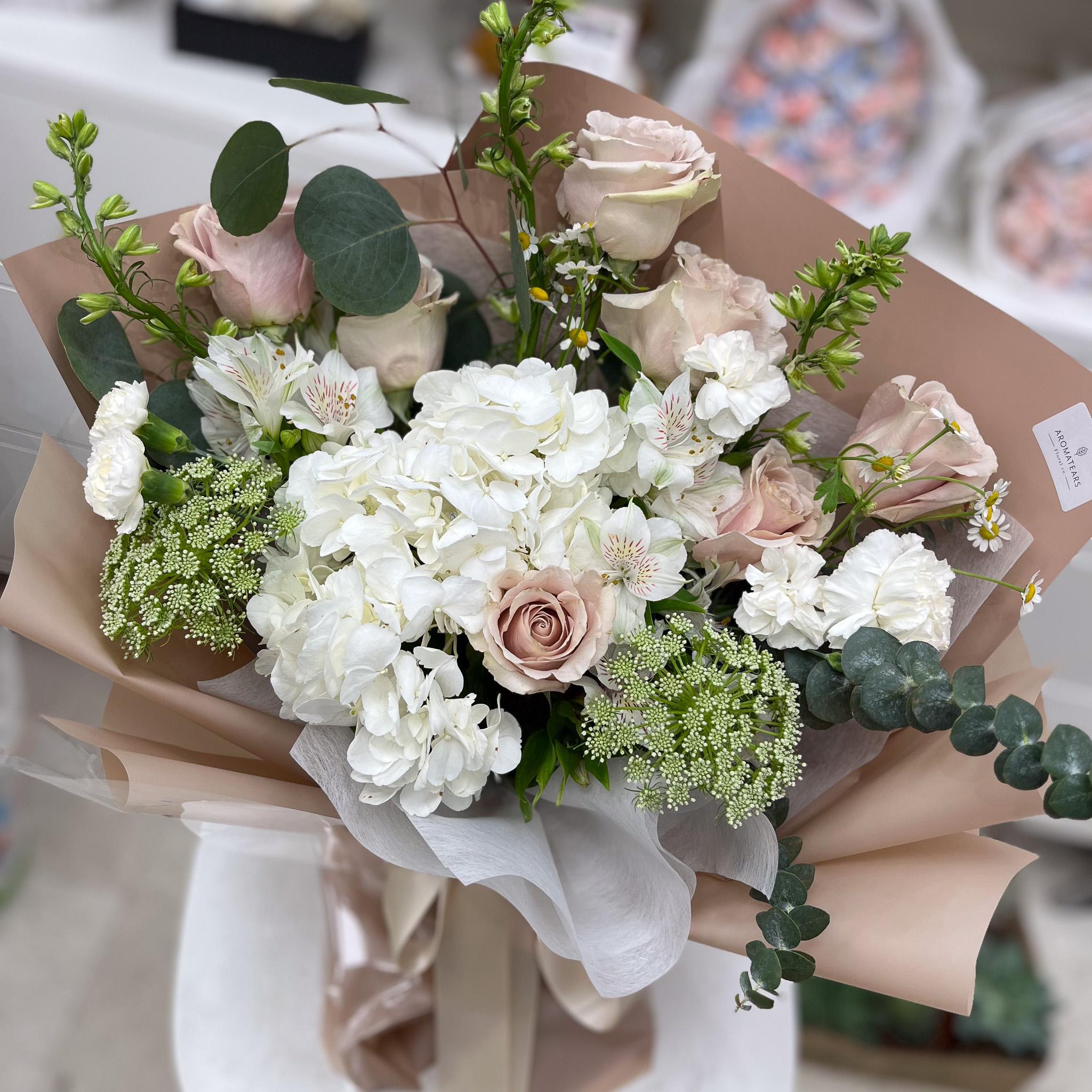 Champagne - Designer's Choice Fresh Bouquet - Aromatears flower Designer Choice