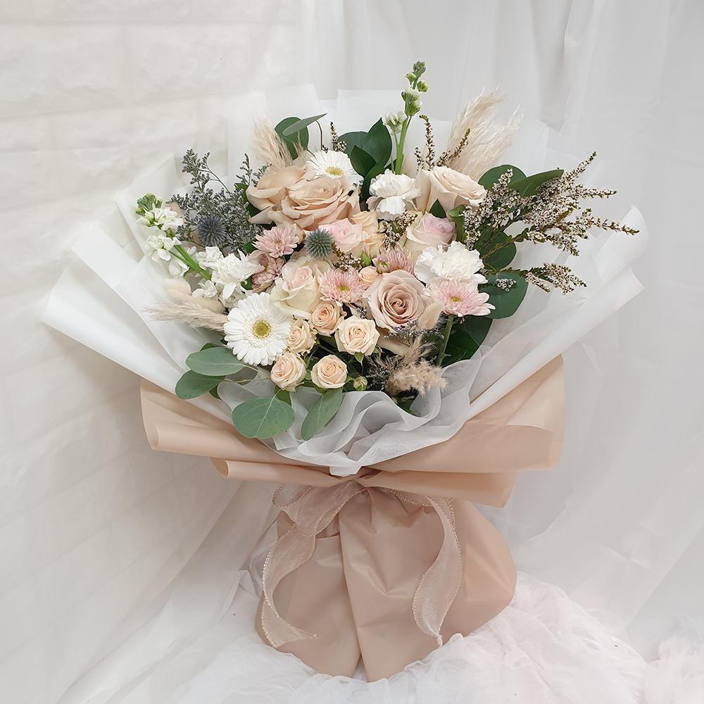 Champagne - Designer's Choice Fresh Bouquet - Aromatears flower Designer Choice