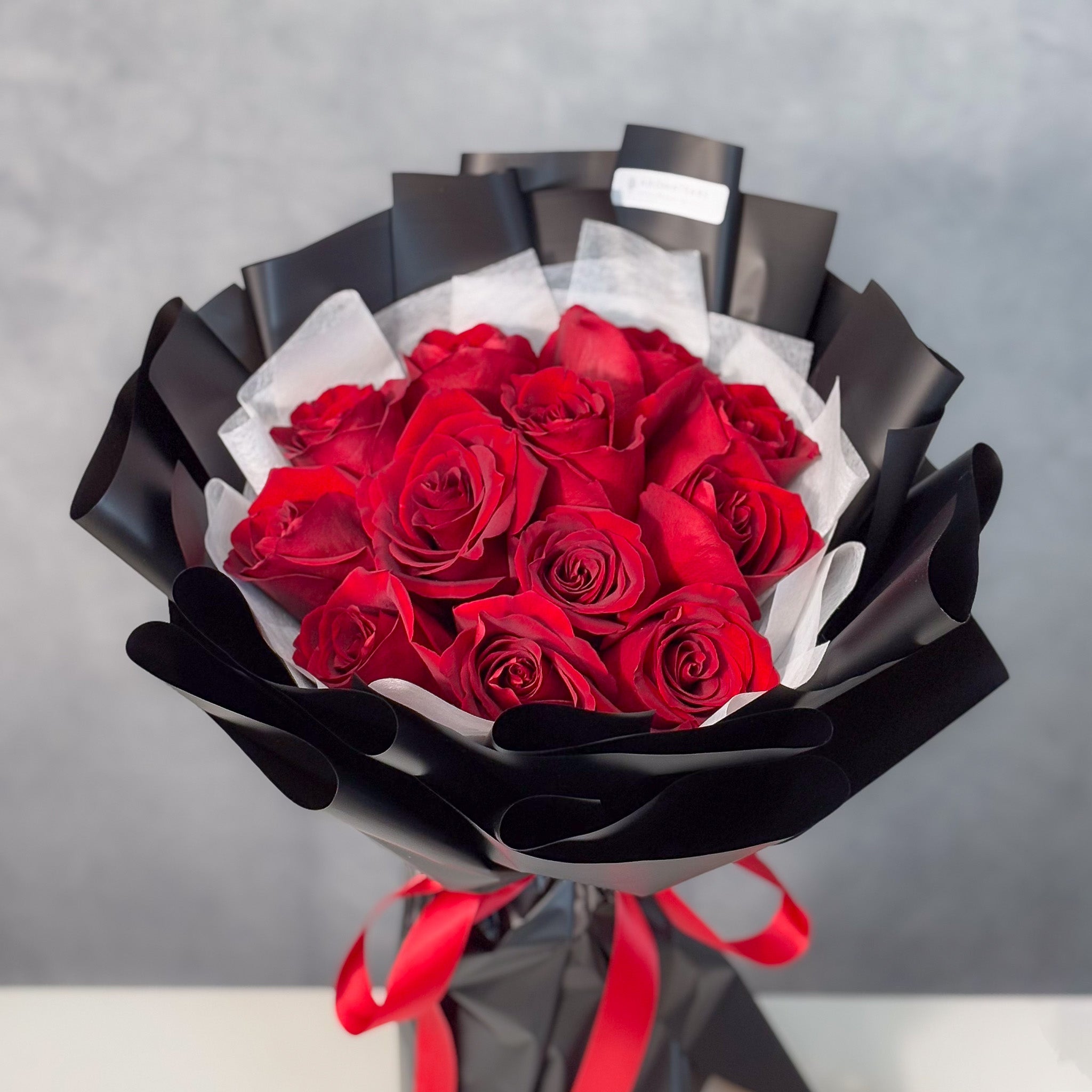 Classic Round Fresh Rose Bouquet - Aromatears flower Fresh Roses