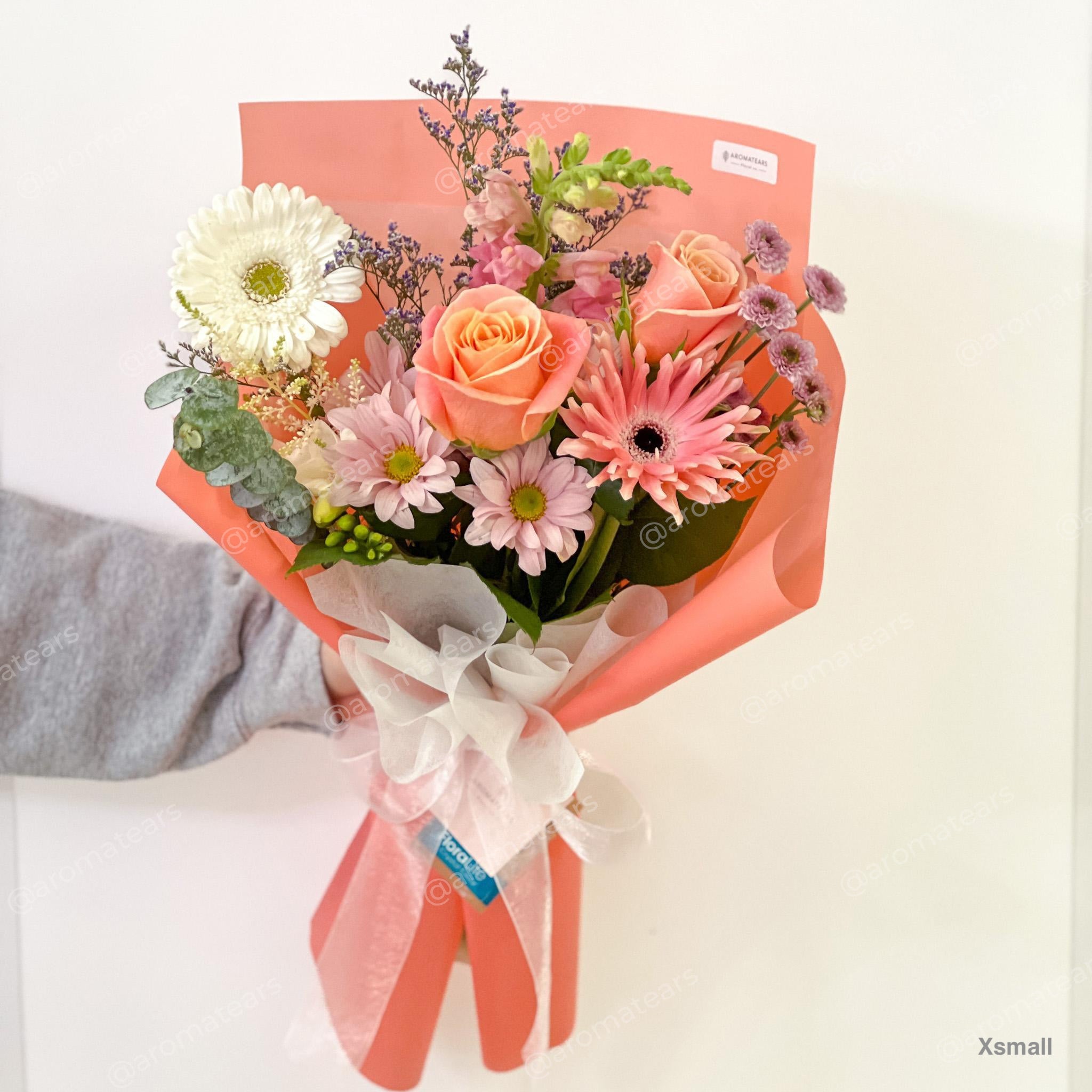 Designer's Choice Simple Mixed Fresh Bouquet
