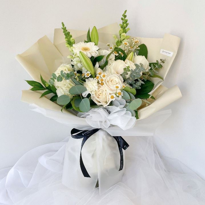 Green& Ivory - Designer's Choice Fresh Bouquet - Aromatears flower Designer Choice