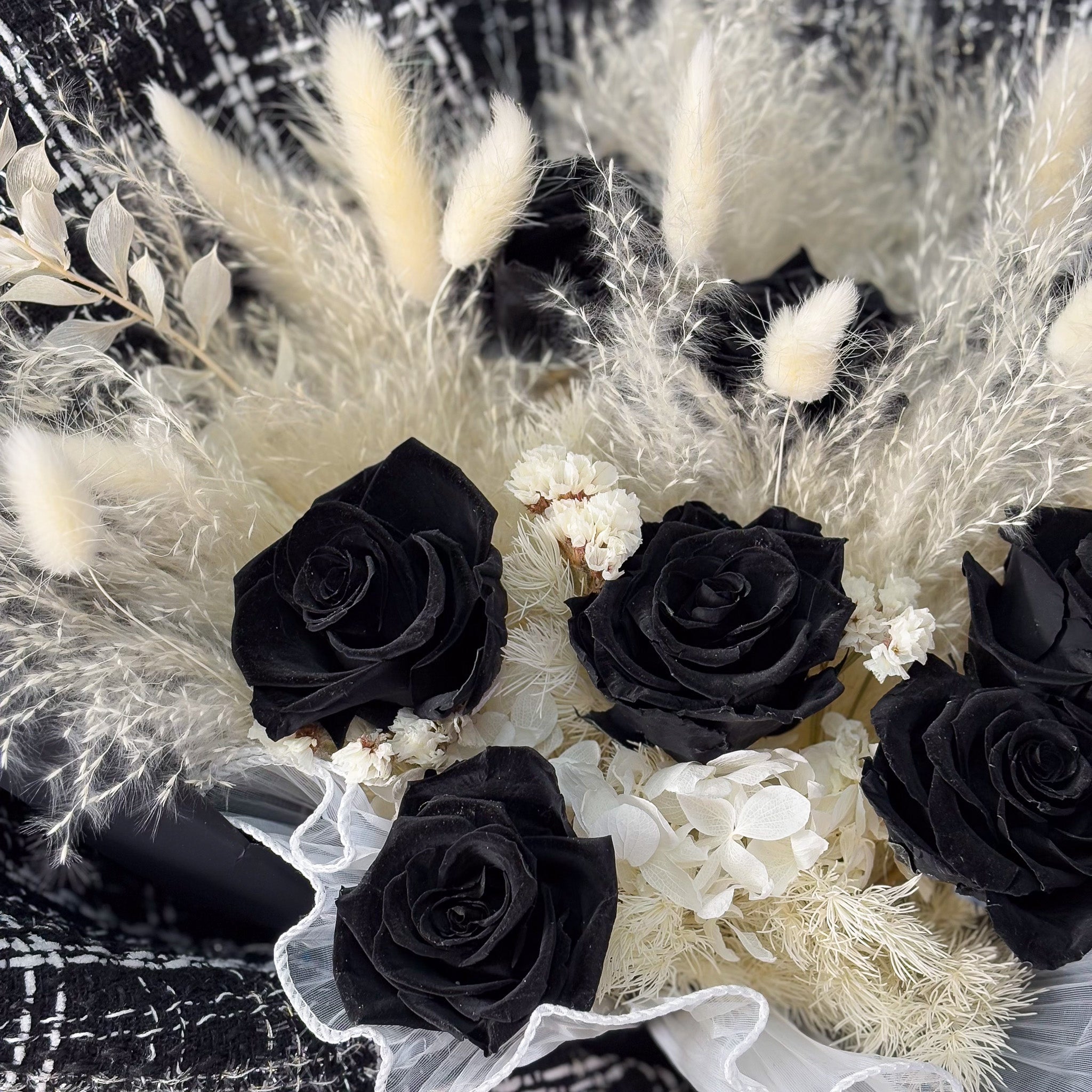 Midnight Lovers Black Preserved Rose Bouquet - Aromatears flower Preserved Roses