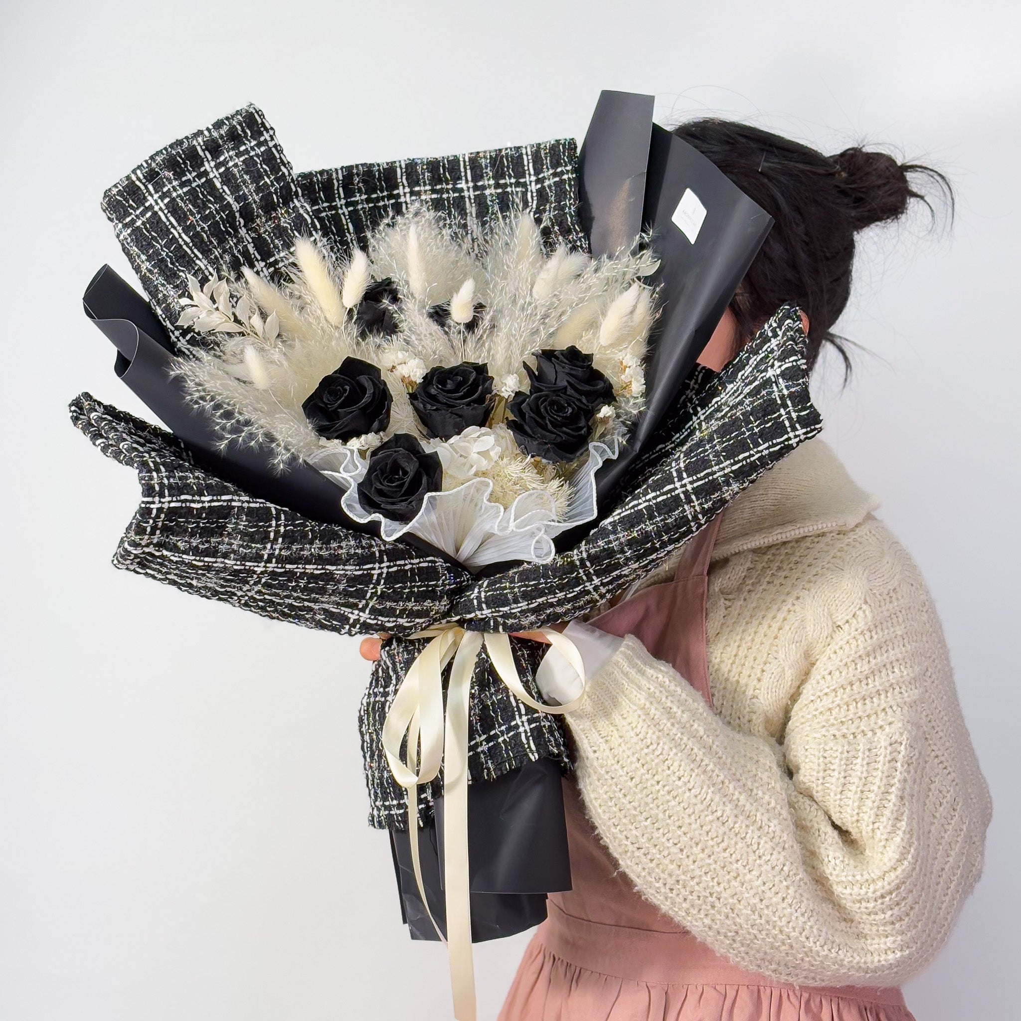 Midnight Lovers Black Preserved Rose Bouquet - Aromatears flower Preserved Roses