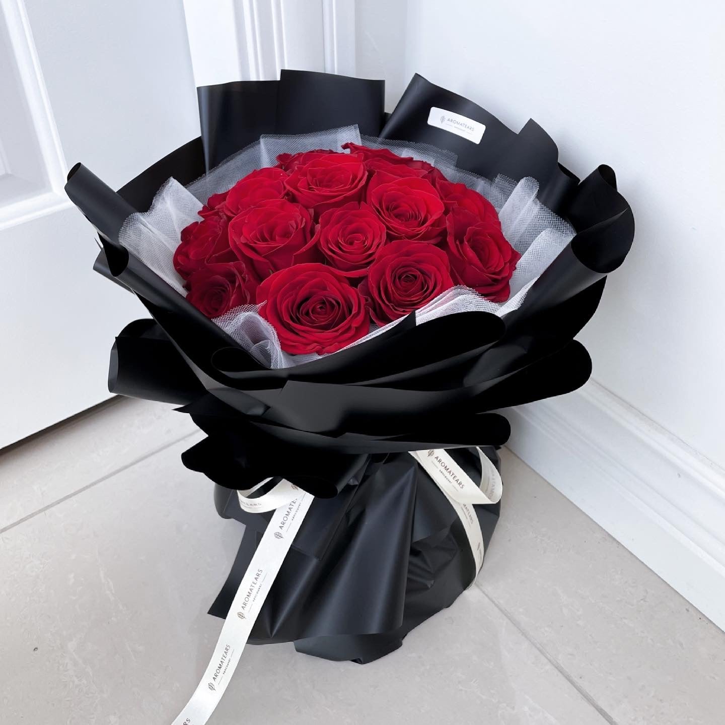 Classic Round Fresh Rose Bouquet - Aromatears flower Fresh Roses